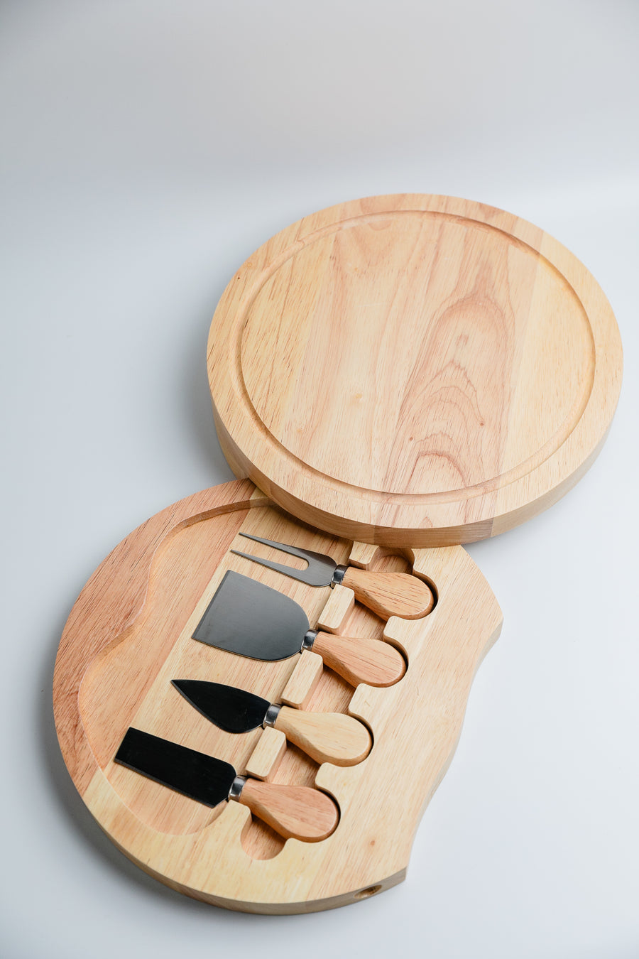 Oak Cheeseboard with Knives